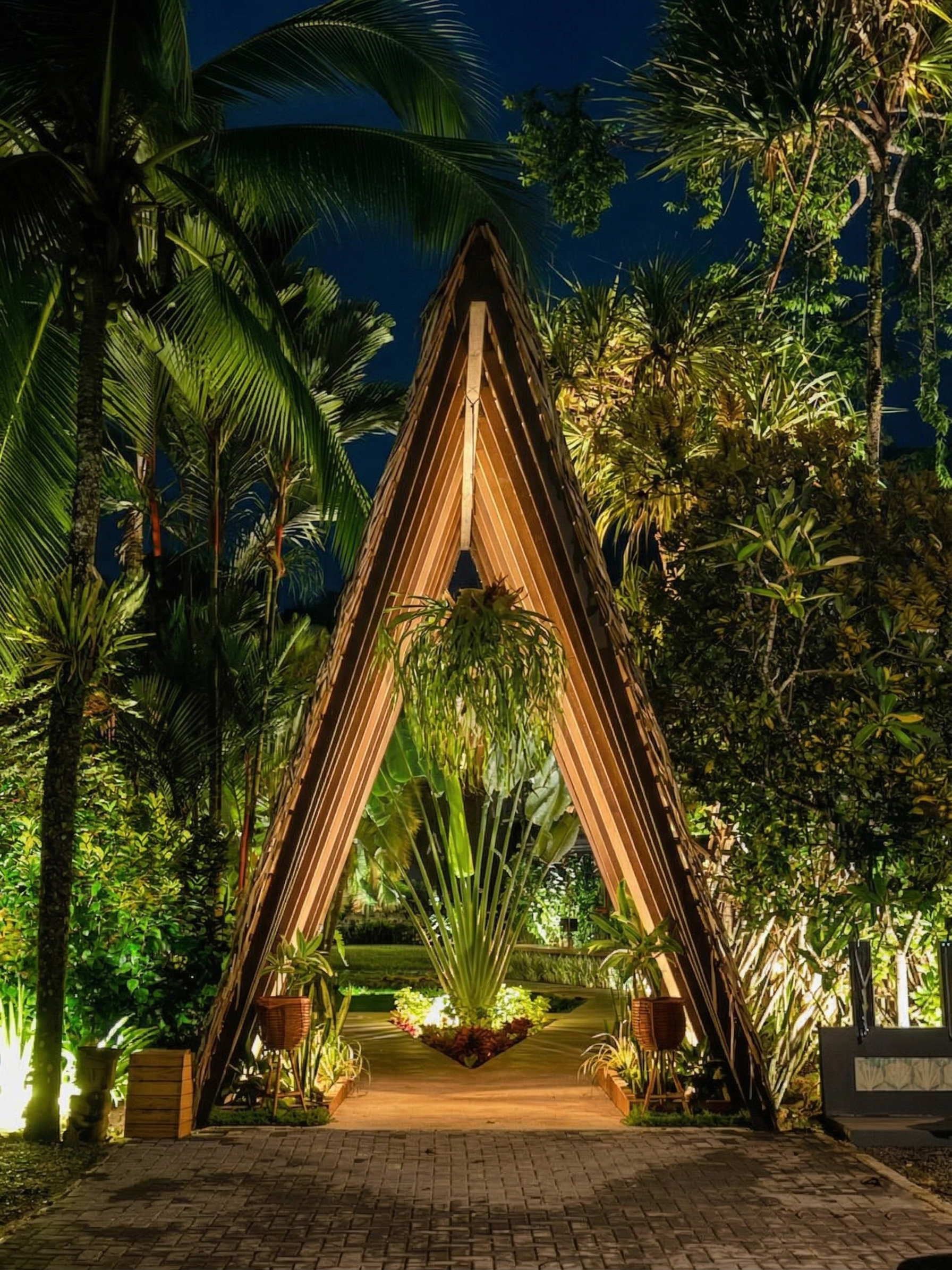 Chef cocinando en NUM Restaurante dentro de Namu Hotel